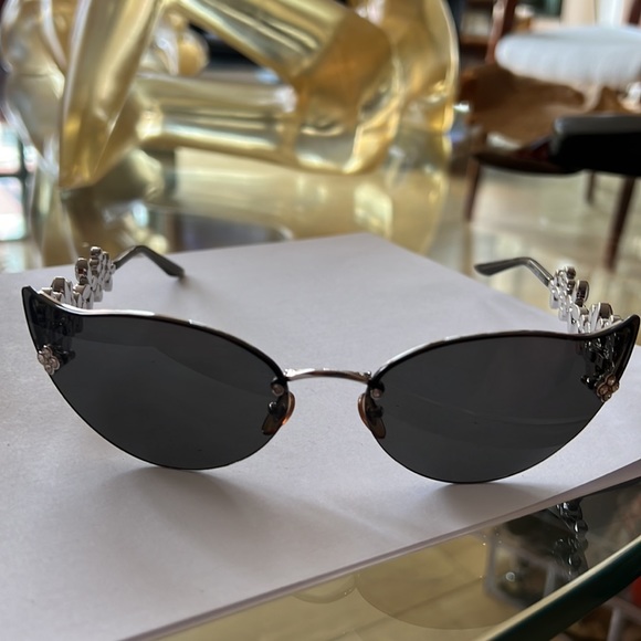 LOUIS VUITTON Swarovski Cat-Eye Fleur Sunglasses - Picture 11 of 16
